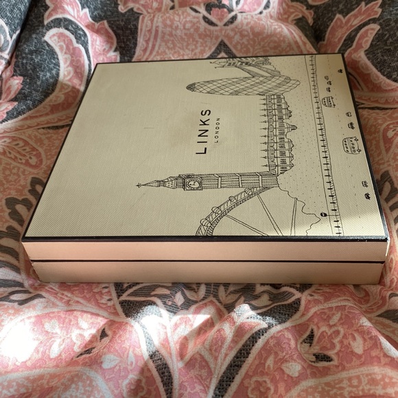 Links London Jewelry Box Logo Etching - Picture 5 of 6